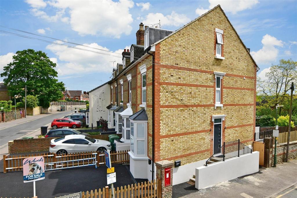 Upper Fant Road, Barming, Maidstone, Kent 3 bed end of terrace house