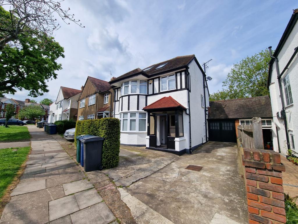 A charming 5 bedroom detached house with lots of