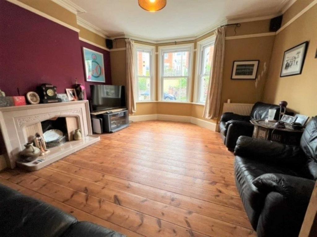 Buckeridge Road, Teignmouth TQ14 6 bed terraced house for sale £500,000