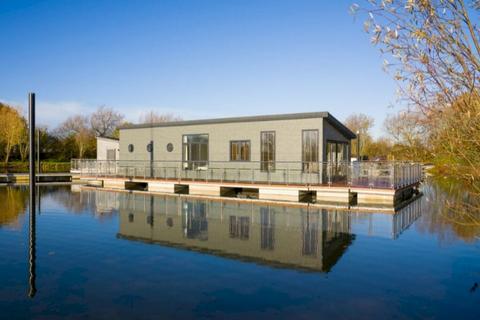 2 bedroom lodge for sale - Upton Lake, East Waterside WR8