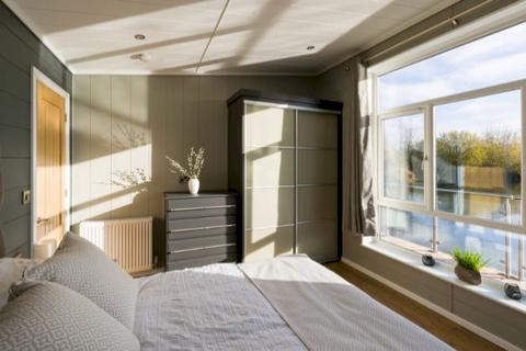 2 bedroom lodge for sale - Upton Lake, East Waterside WR8