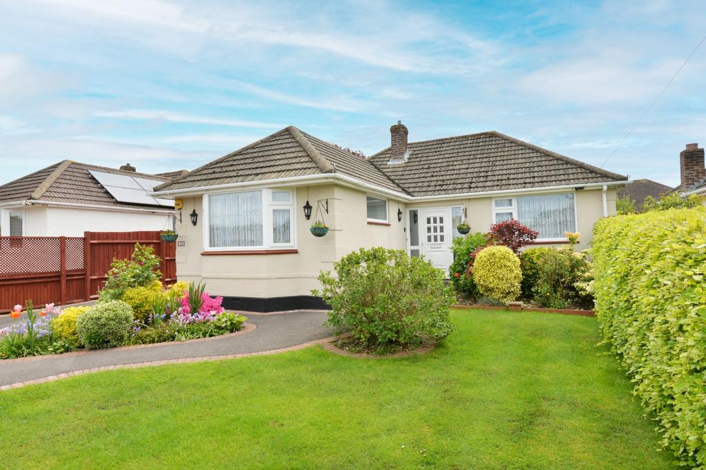 Chiltern Drive, Barton On Sea, New... 2 bed bungalow £589,950