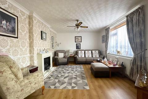 25 Dorking Walk, Romford, RM3 9AF