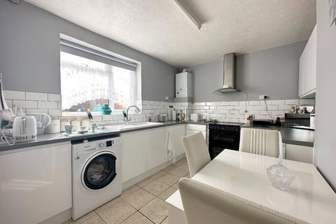 25 Dorking Walk, Romford, RM3 9AF