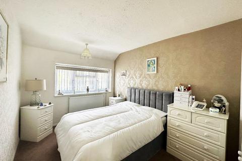 25 Dorking Walk, Romford, RM3 9AF