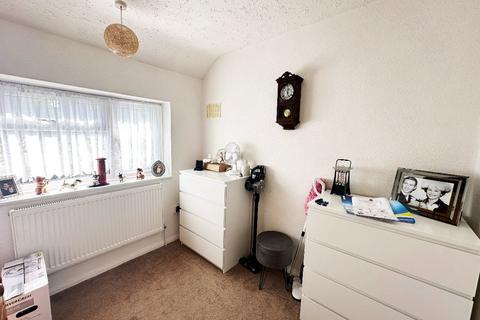 25 Dorking Walk, Romford, RM3 9AF