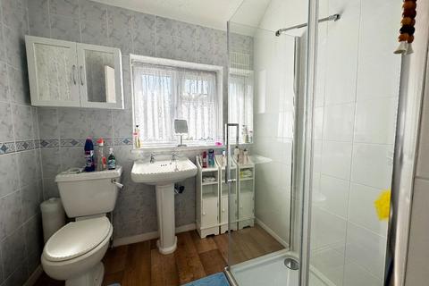 25 Dorking Walk, Romford, RM3 9AF
