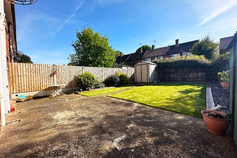 25 Dorking Walk, Romford, RM3 9AF