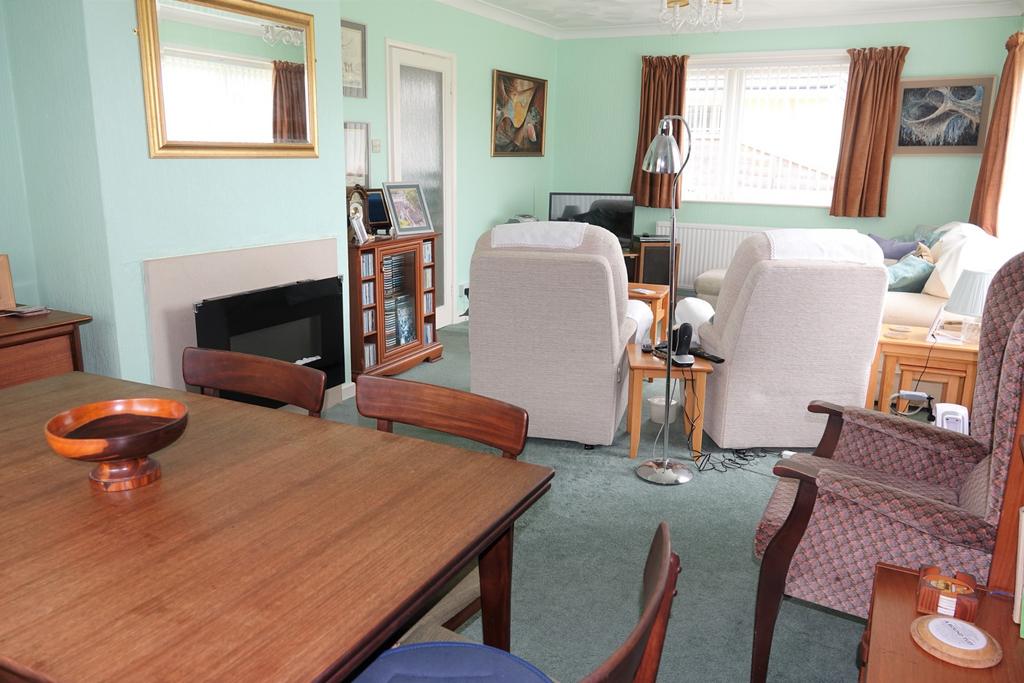 Sunnymead Drive, Selsey 3 bed detached bungalow £375,000