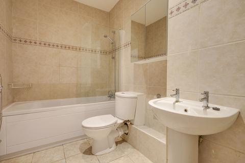 2 bedroom apartment for sale - High Road, Benfleet, SS7