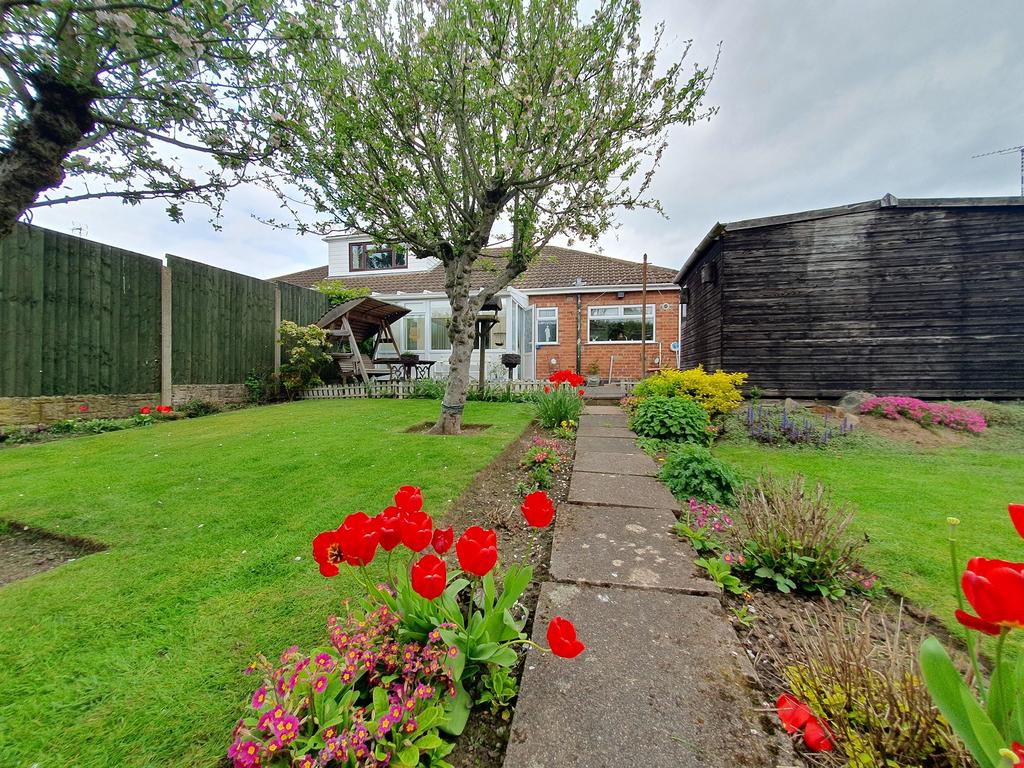 St. Peters Drive, Galley Common, Nuneaton, Warwickshire. CV10 9NE 3 bed semidetached bungalow