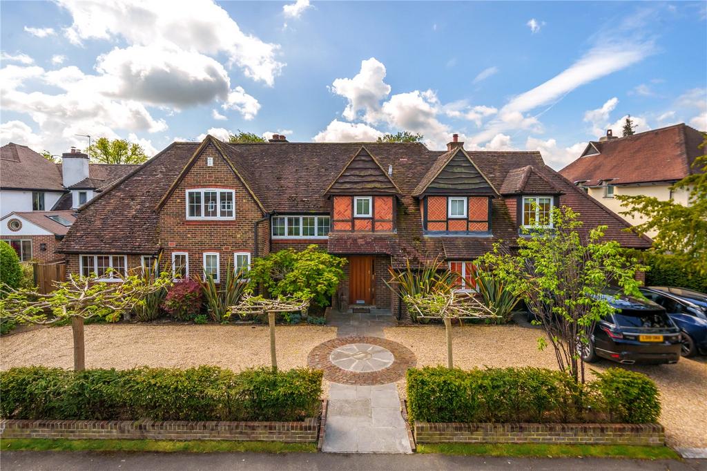 Oatlands Close, Weybridge, KT13 5 bed detached house for sale £2,150,000