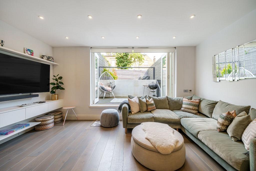 West Hampstead Mews, West Hampstead, London, NW6 2 bed apartment for