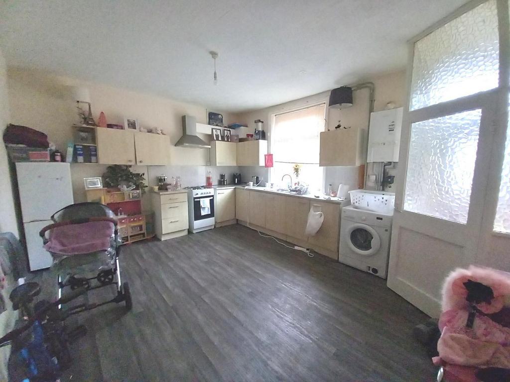Blackwood Grove, Halifax, West Yorkshire, HX1 4RH 3 bed terraced house for sale £105,000