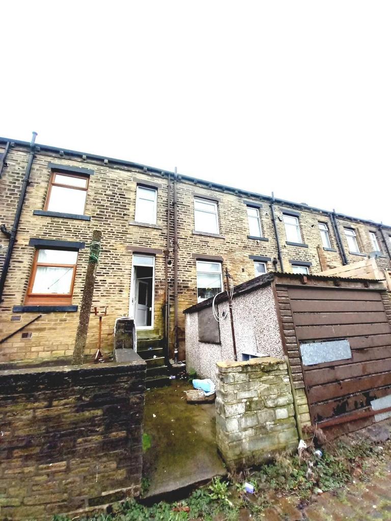 Blackwood Grove, Halifax, West Yorkshire, HX1 4RH 3 bed terraced house for sale £105,000