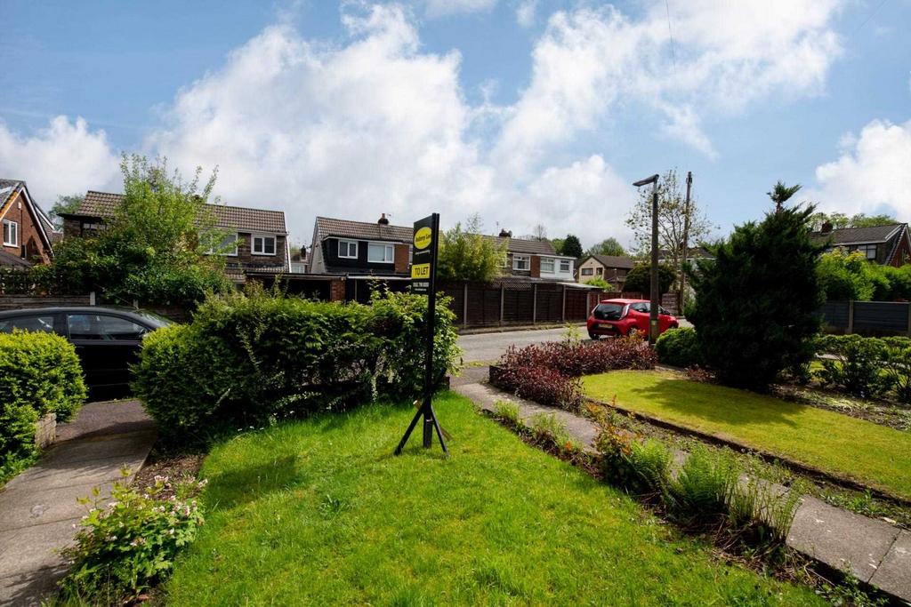 Nuttall Avenue, Whitefield 3 bed mews £1,050 pcm (£242 pw)