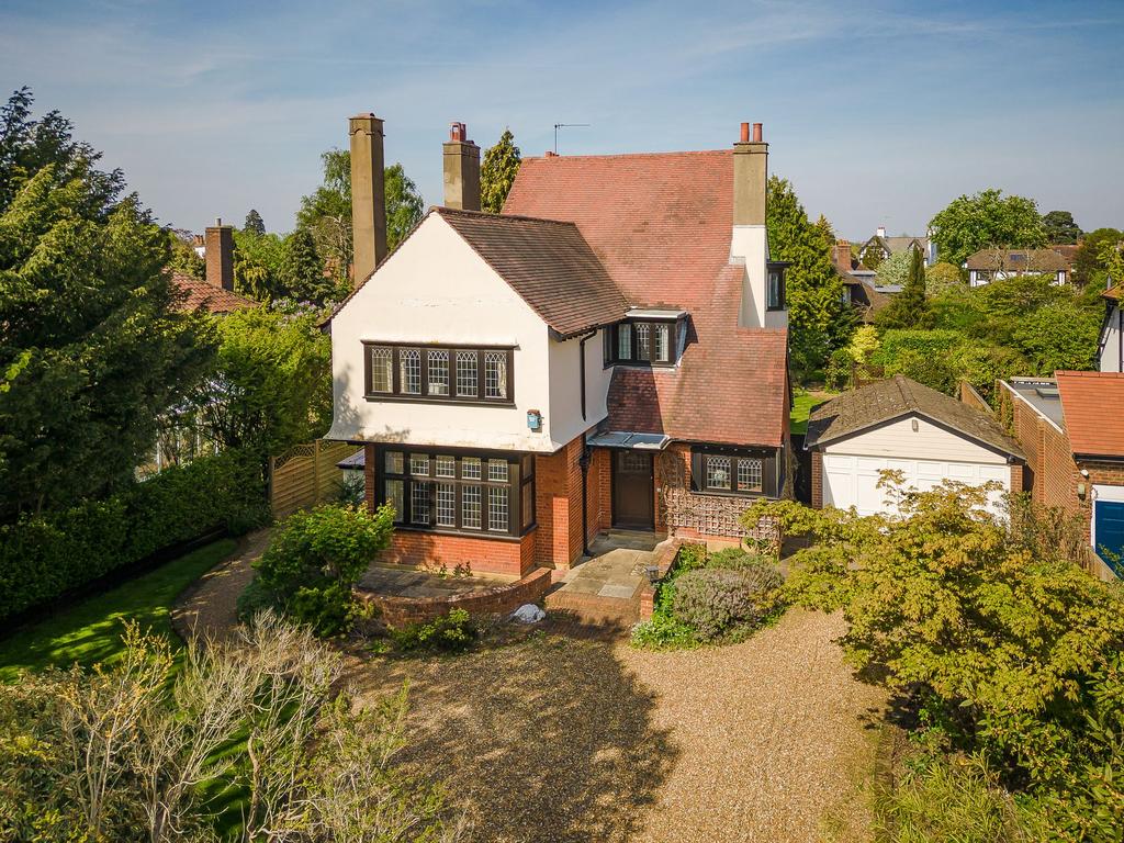 Beaconsfield Road, Claygate, KT10 6 bed detached house for sale £
