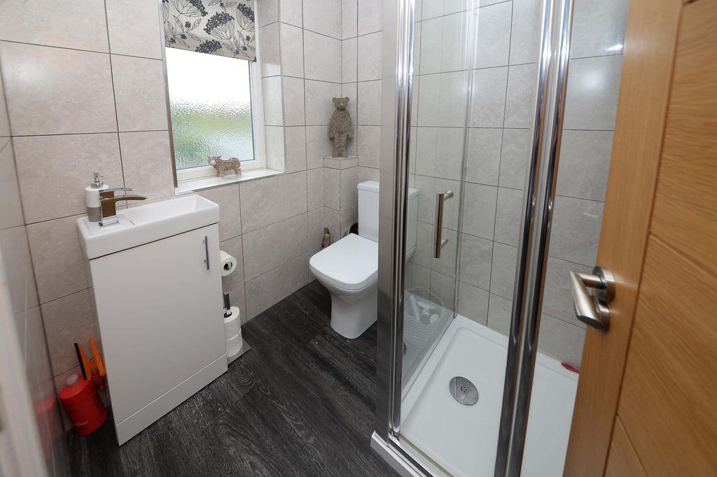 En suite to master