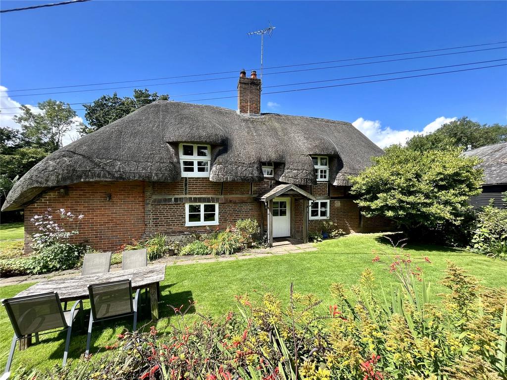 Headmore Lane, Four Marks, Hampshire, GU34 3 bed detached house for