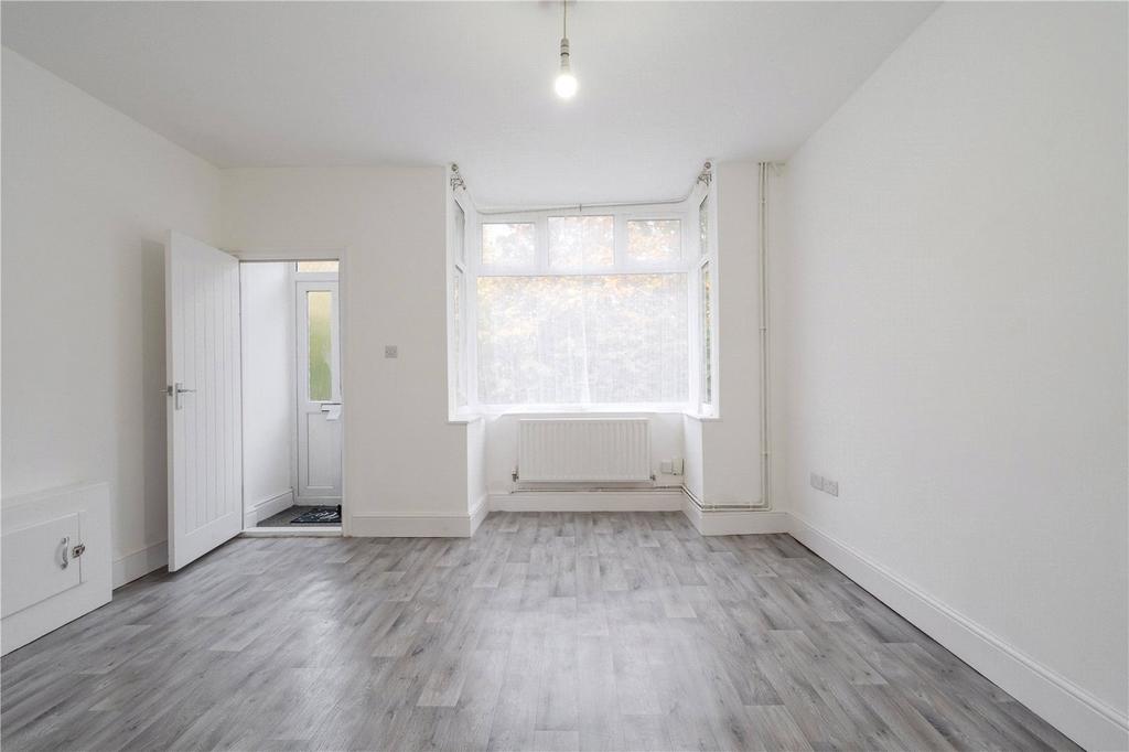 Highfield Avenue, Grimsby... 3 bed terraced house £575 pcm (£133 pw)