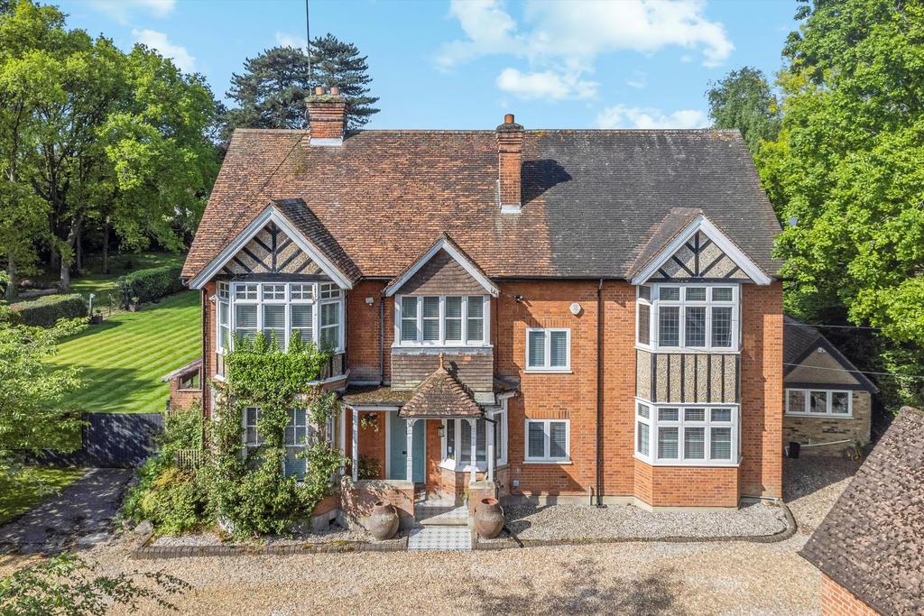 Halifax Road, Heronsgate, Rickmansworth, Hertfordshire, Wd3. 6 Bed 