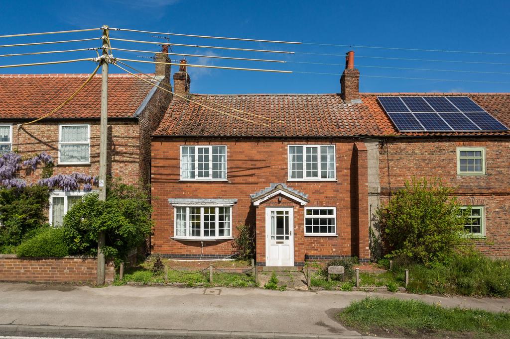 Gate Helmsley, York, YO41 3 bed cottage for sale £275,000