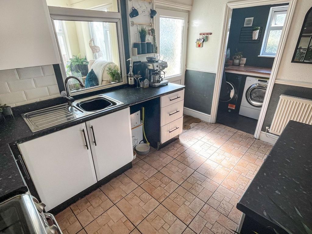 Hendre Road, Pencoed, Bridgend . CF35 6TD 2 bed end of terrace house