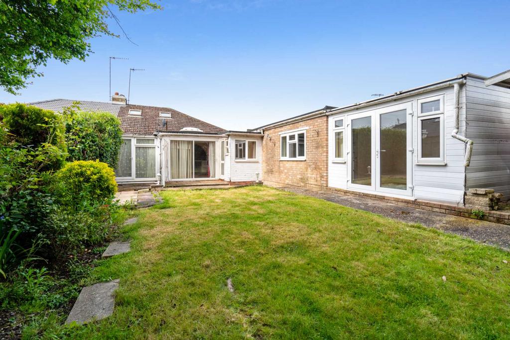 Oundle Avenue, Bushey 2 bed bungalow for sale £549,995