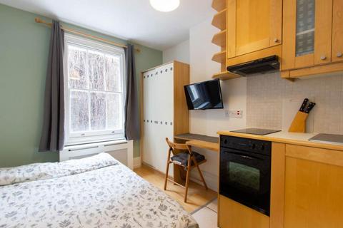 Studio to rent, Claverton Street, Pimlico, London, SW1V