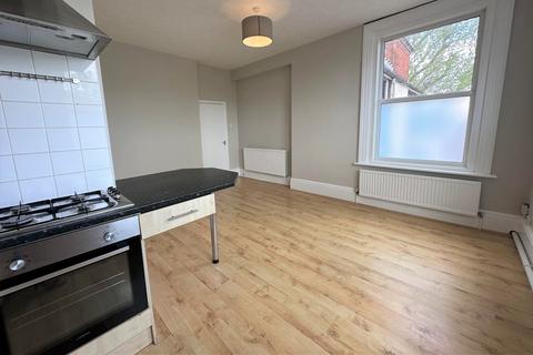 2 bedroom flat to rent, Portsmouth, London Road Unfurnished