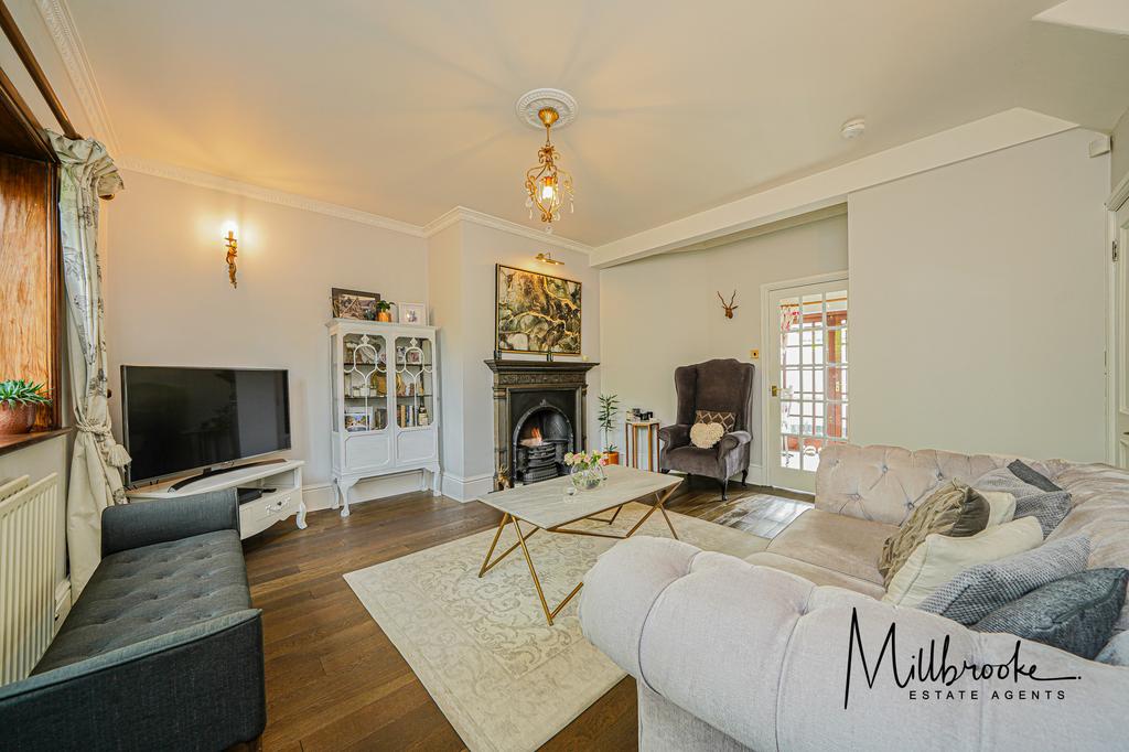 The Green, Worsley, Manchester, M28 2 bed cottage for sale £450,000