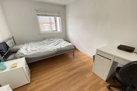 4 bedroom apartment to rent, Carlton House, Southampton, Hampshire, SO15