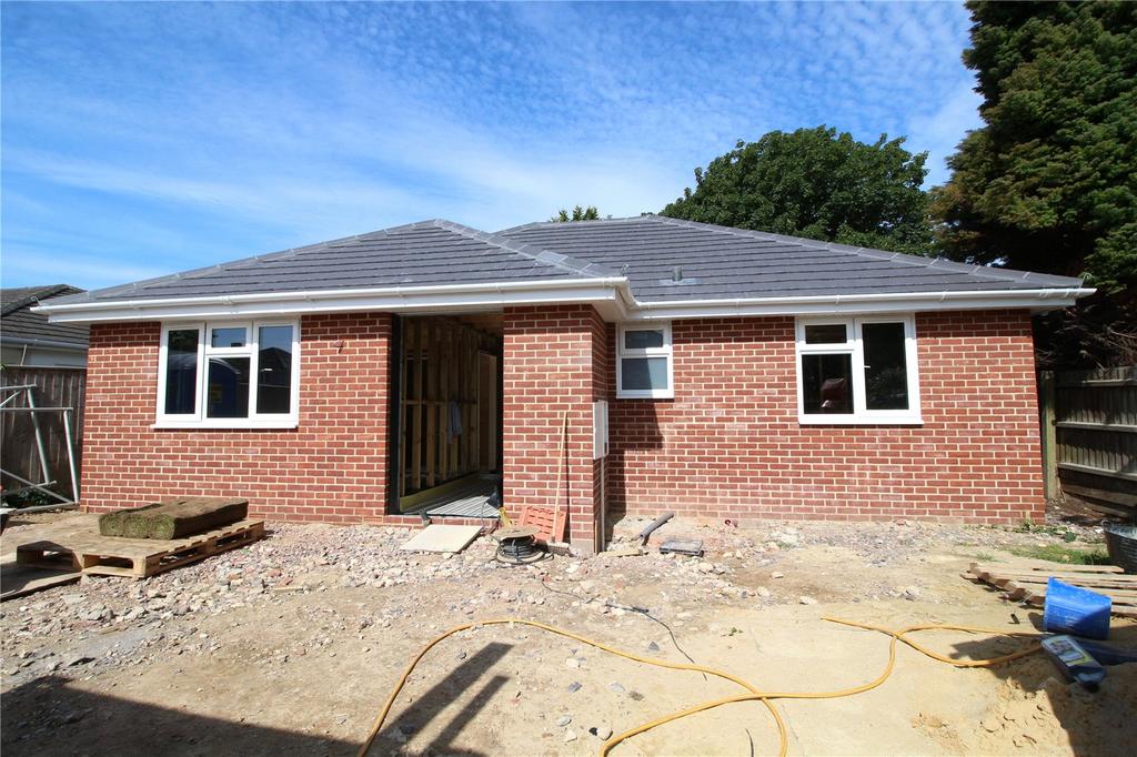 Albert Road, New Milton, Hampshire, BH25 3 bed bungalow for sale £650,000