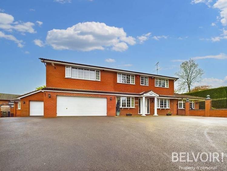 Uttoxeter Road, Blythe Bridge, Stoke On Trent, ST11 5 bed detached