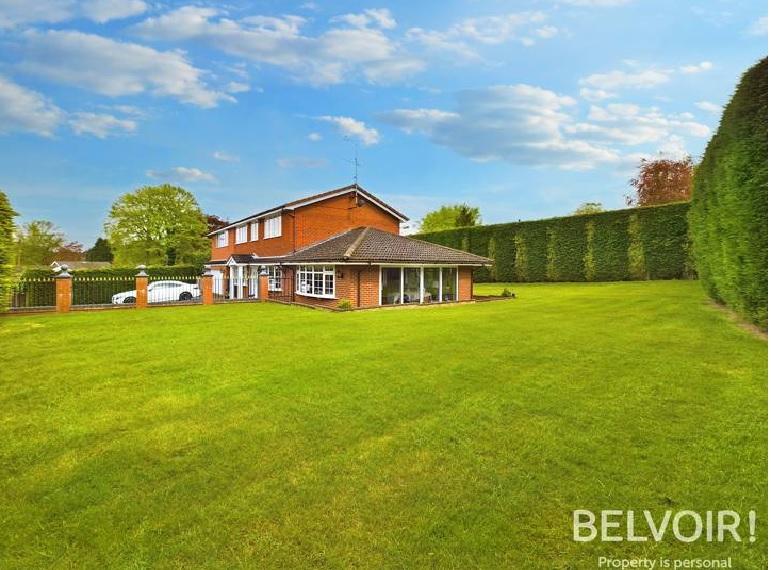 Uttoxeter Road, Blythe Bridge, Stoke On Trent, ST11 5 bed detached