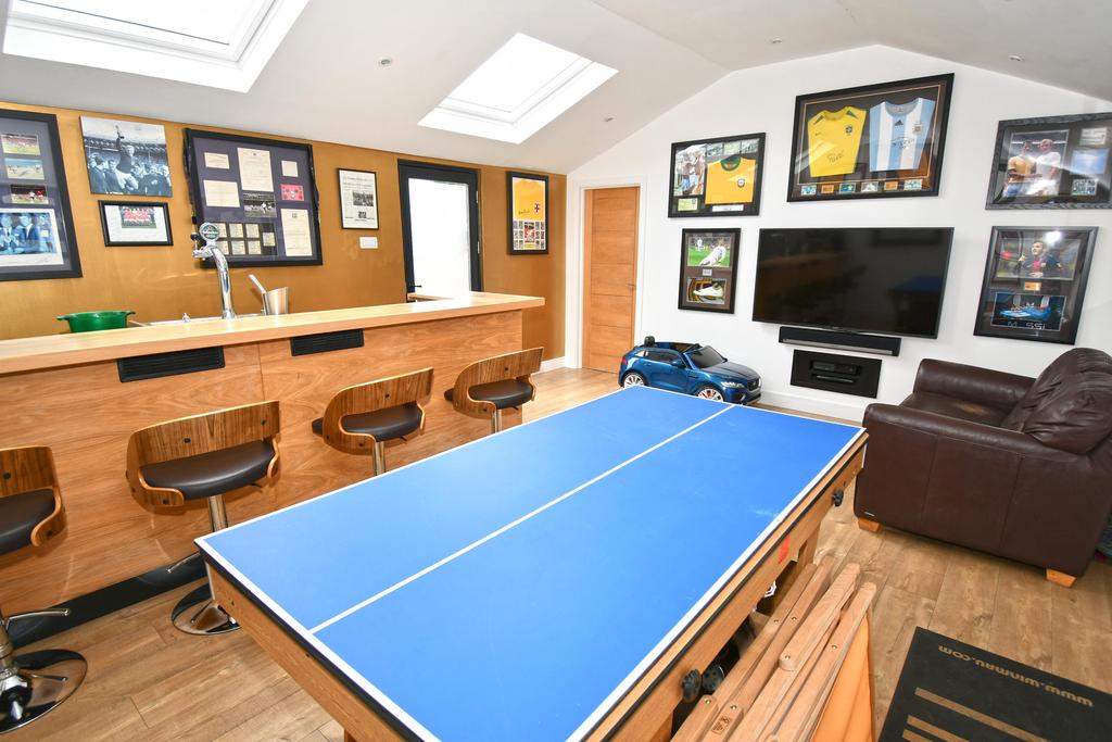 Summer House/Games Room