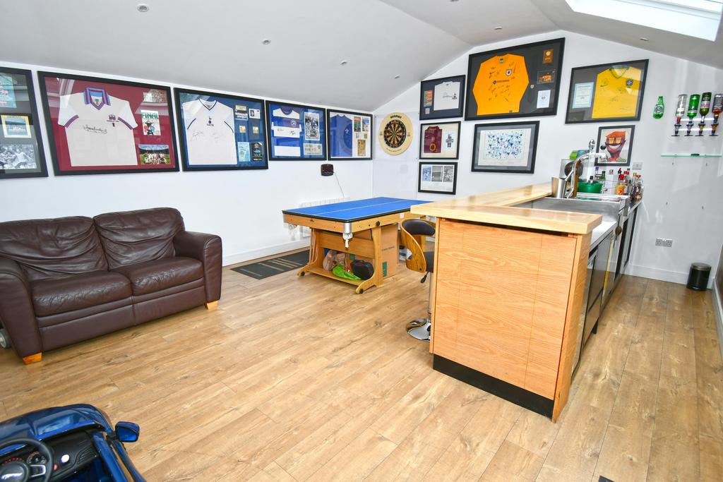 Summer House/Games Room