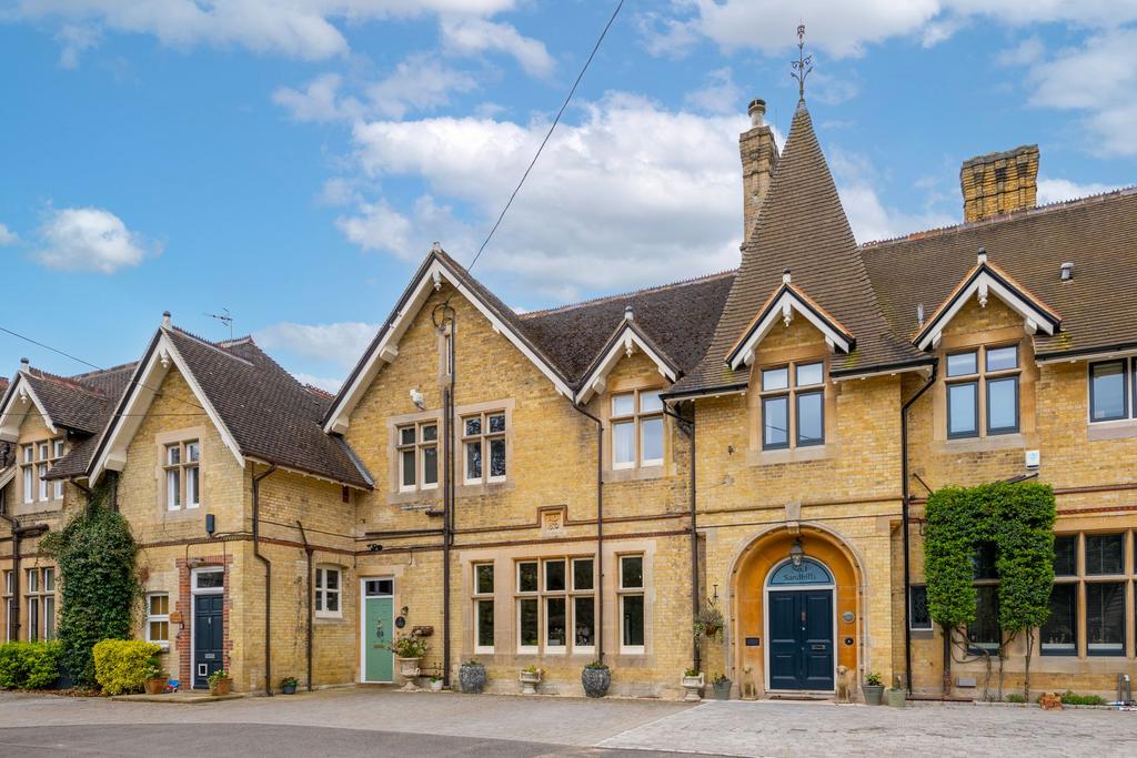 Sandy Lane, Betchworth, RH3 4 bed property for sale £1,700,000