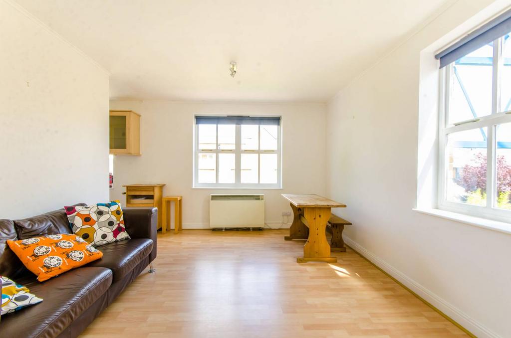St Stephens Road, Bow, London, E3 1 bed flat for sale £325,000