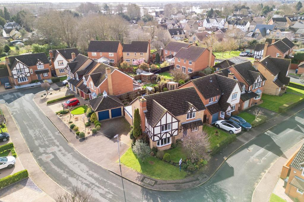 Falcon Drive, Hartford, Huntingdon. 4 bed detached house for sale £525,000