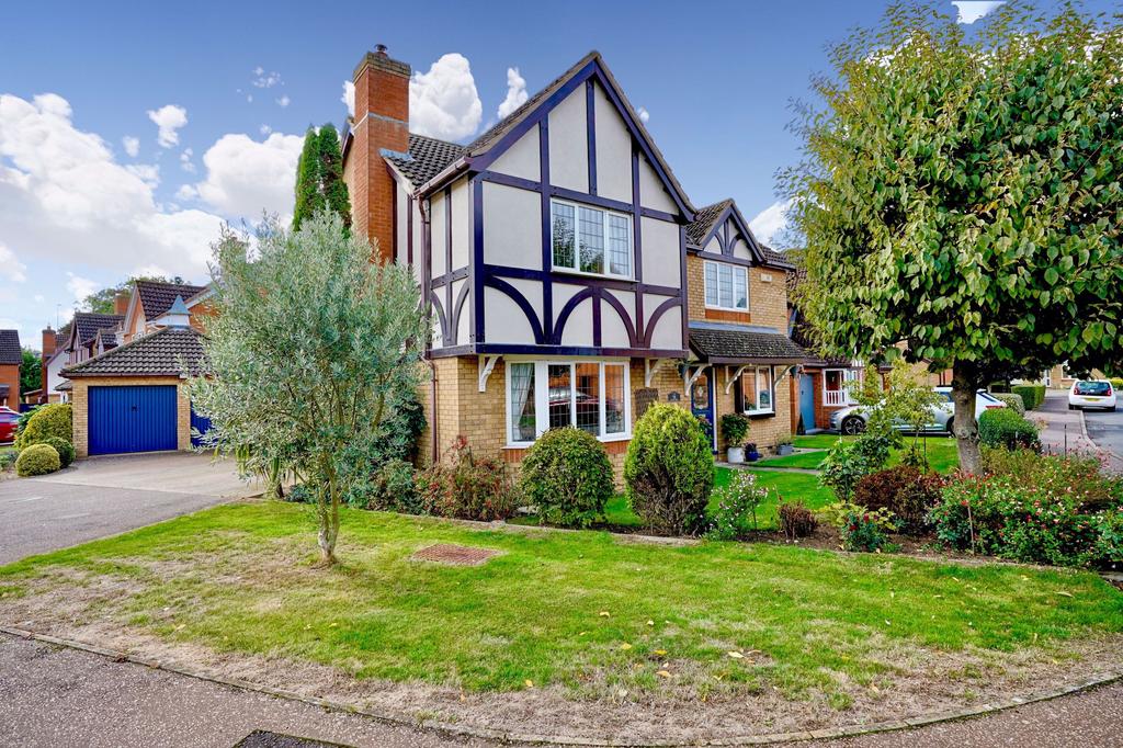 Falcon Drive, Hartford, Huntingdon. 4 bed detached house for sale £