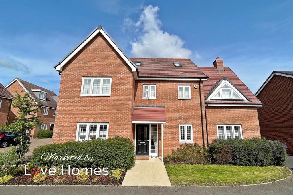 Darwin Croft, Flitwick 5 bed detached house £695,000