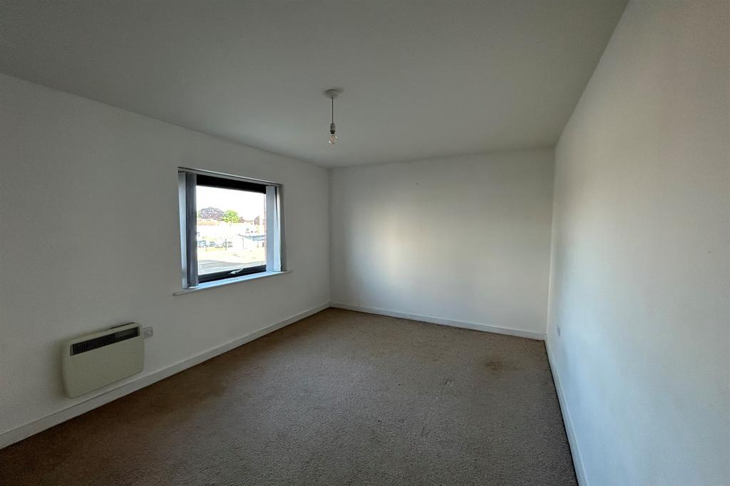 Apartment in Beeston - View 5