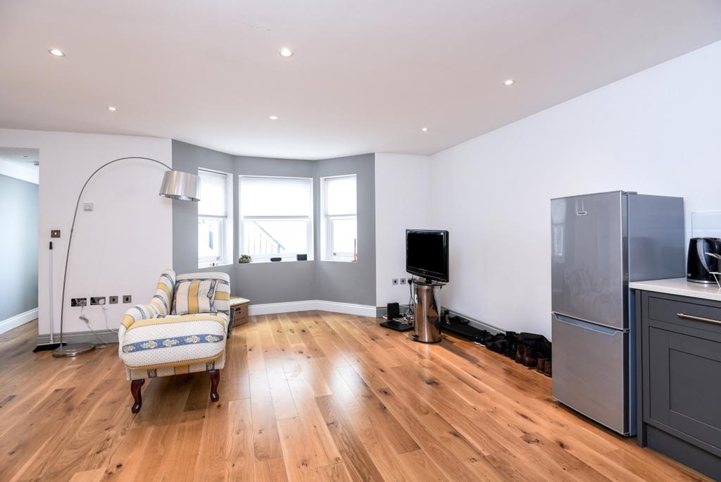 Narcissus Road London NW6 1 bed flat £1,750 pcm (£404 pw)