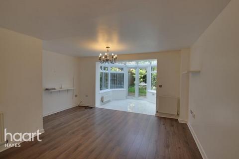 3 bedroom semi-detached house to rent, Hamble Drive, Hayes