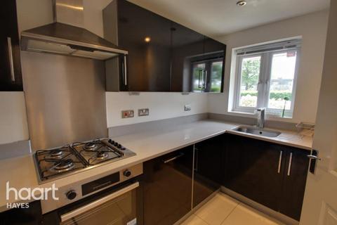 3 bedroom semi-detached house to rent, Hamble Drive, Hayes