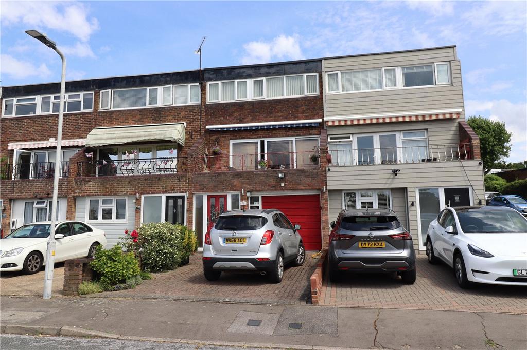 Gun Hill Place, Woodlands, Basildon, Essex, SS16 4 bed terraced house