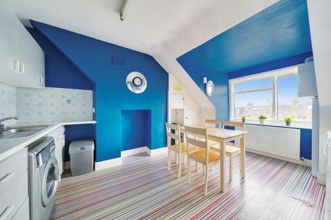73b Callcott Road, London, NW6 7EE
