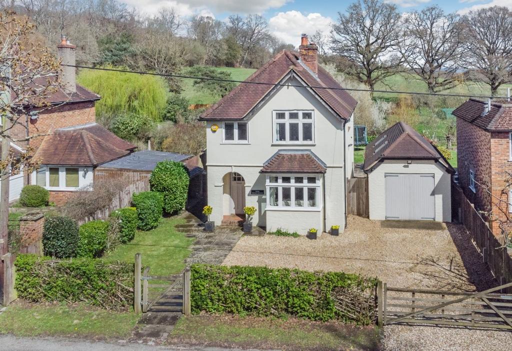 Holdfast Lane, Haslemere, Surrey 4 bed detached house for sale £895,000