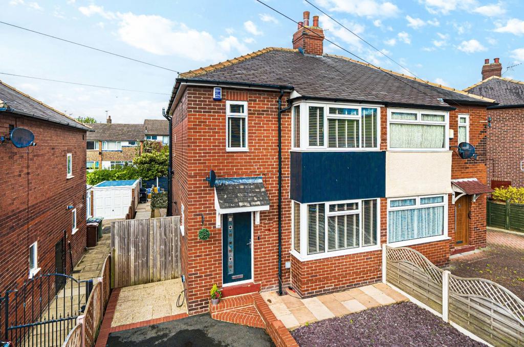 Calverley Drive, Leeds, West Yorkshire, LS13 3 bed semidetached house